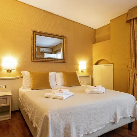 Πανσιόν Canova In Spanish Steps 4*