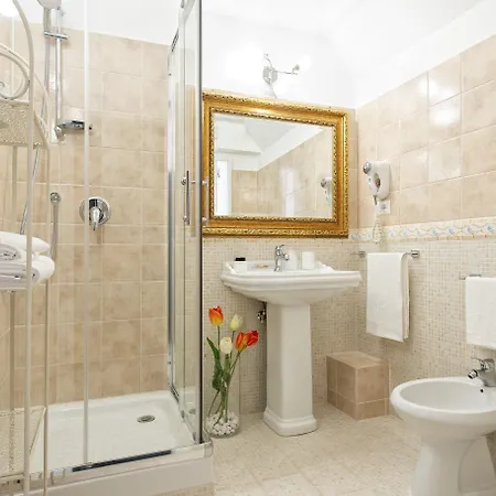 Πανσιόν Canova In Spanish Steps 4*