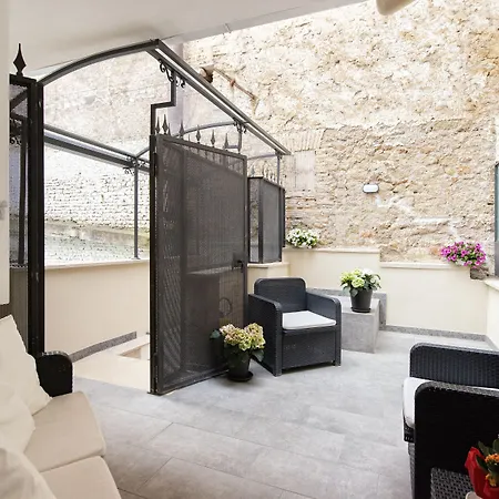 Canova In Spanish Steps Πανσιόν